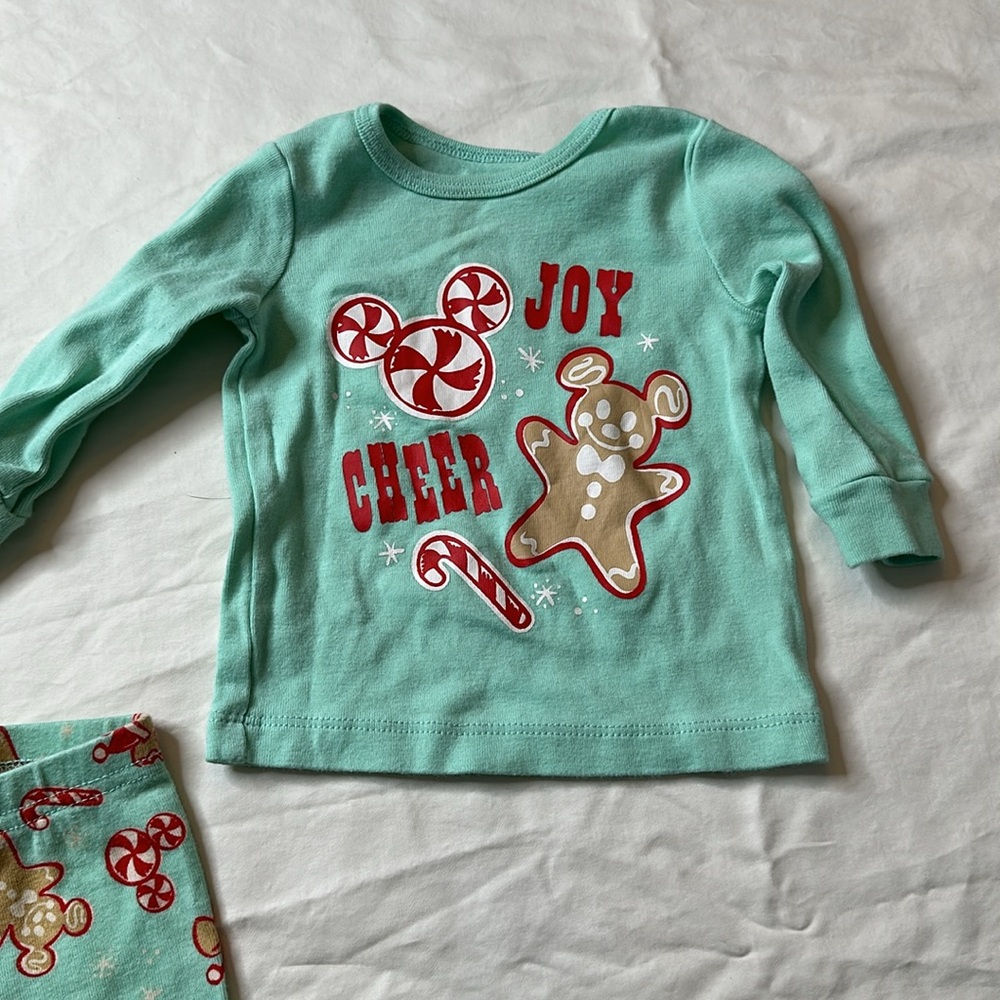 Disney Baby size 6-9 months bundle. GREAT CONDITION. Includes 2 pajama sets, - Picture 12 of 12